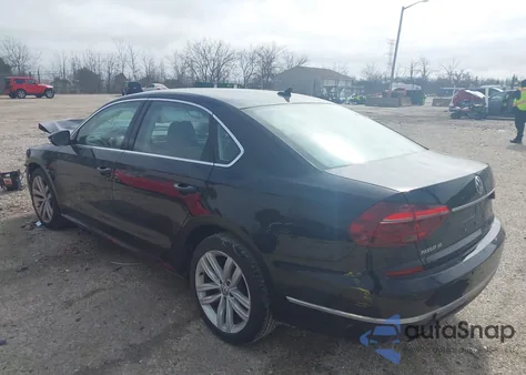 2018 Volkswagen Passat 2.0T Se z USA, uszkodzony, nr VIN 1VWBA7A37JC003529